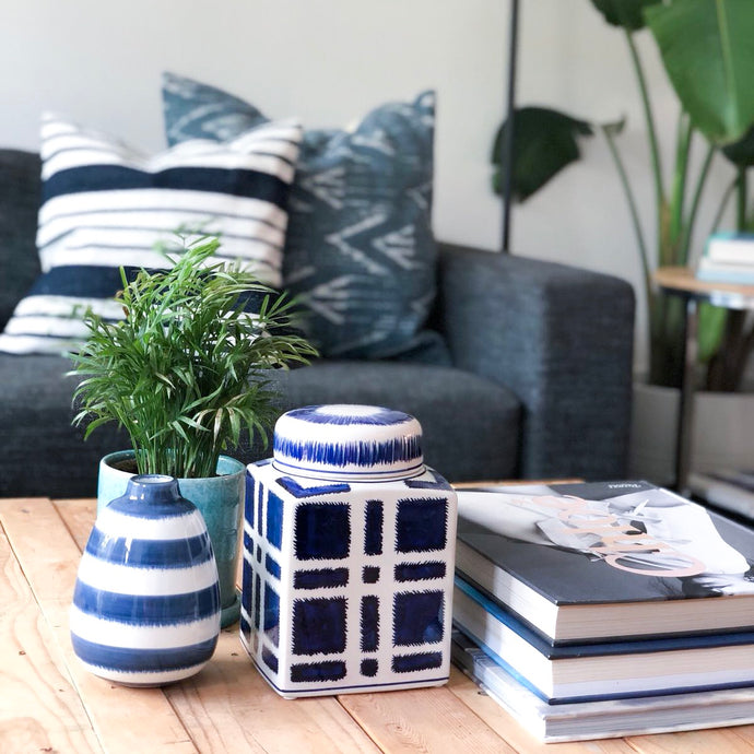 5 ESSENTIALS FOR CREATING A STYLISH COFFEE TABLE VIGNETTE